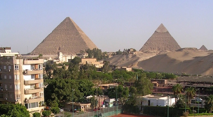 Hotel in Ägypten mit Blick auf die Pyramiden